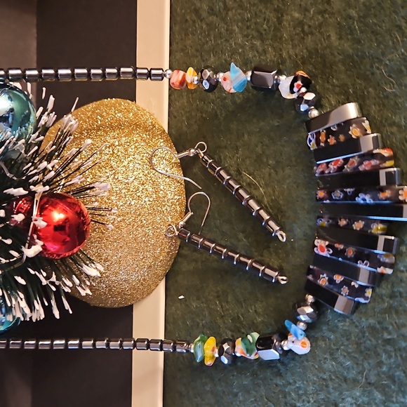 Beaded Black & Silver Necklace with Dangling Earring Set. - Picture 5 of 5